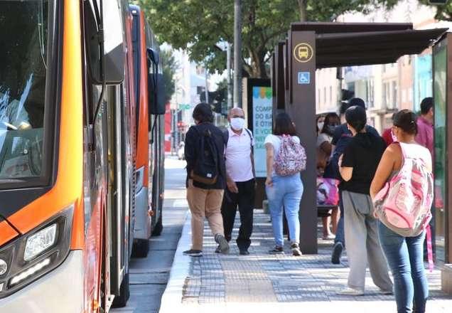 Uso do transporte público tem relação com mortes por Covid-19, diz estudo