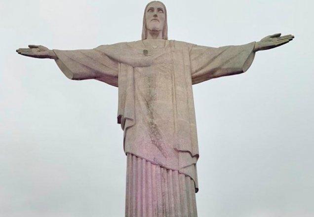 Cristo Redentor passa por "banho anti-coronavírus" para reabrir