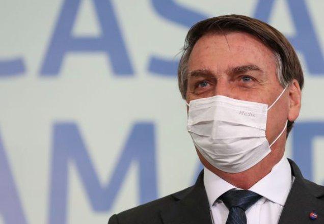 Bolsonaro homenageia Exército e defende militares no governo