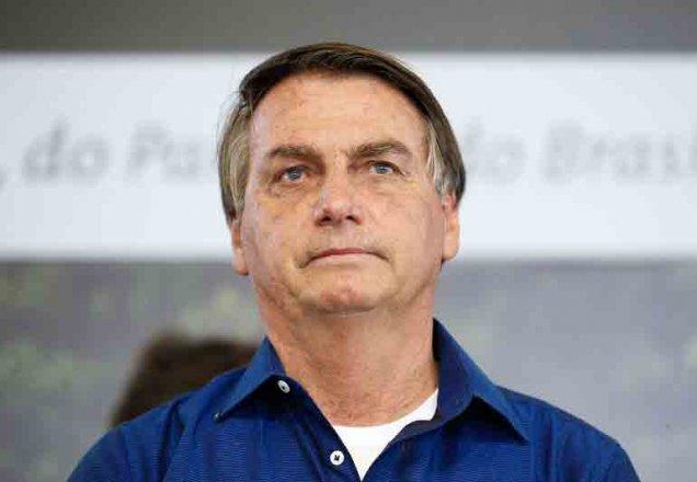 Bolsonaro rebate jornalista após fala sobre Michelle e pede "pergunta decente"