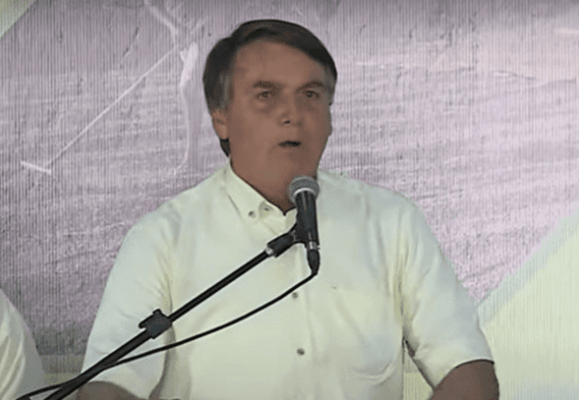 Bolsonaro diz que isolamento social é 'conversinha mole'