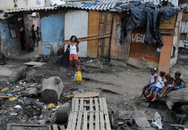 Mais pobres perdem um terço da renda com pandemia e ricos apenas 3%