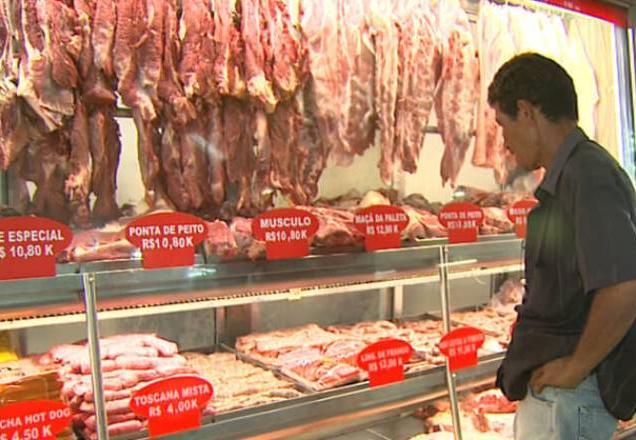 Carne, óleo e arroz continuam com preços altos em outubro