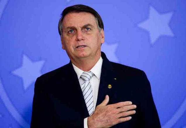 Bolsonaro explica recuo na compra de vacina: "Não está pronta"