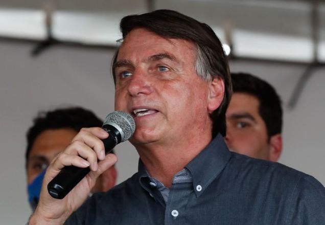 Presidente defende uso de fuzil em áreas rurais