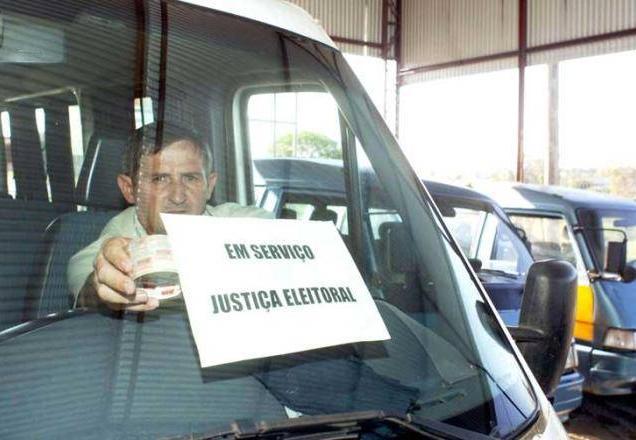 Transportar eleitores até o local da votação é crime