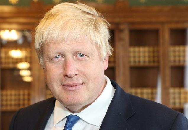 De novo, Boris Johnson está isolado por caso de covid-19