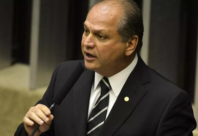 Líder do governo na Câmara diz que STF faz "ativismo político"