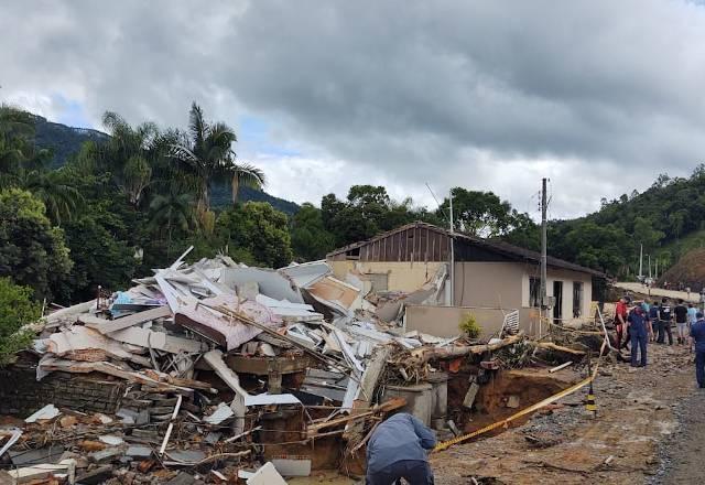 Temporais SC: Continuam buscas de vítimas no Vale do Itajaí