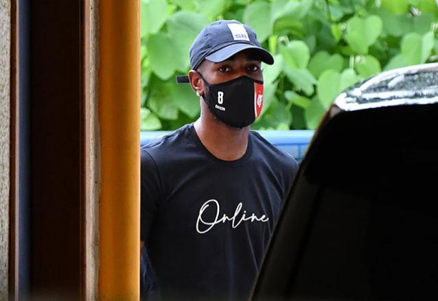 Gerson presta depoimento por injúria racial no jogo contra o Bahia