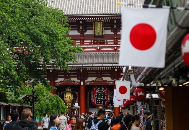 Japão restringe entrada de estrangeiros