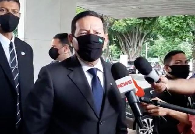 Com covid, Mourão é medicado com Hidroxicloroquina, Annita e Azitromicina