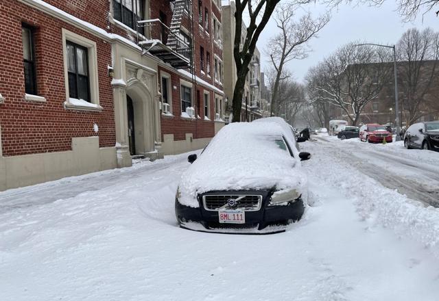 Nevasca cancela voos em Nova York e aplicação da vacina contra Covid