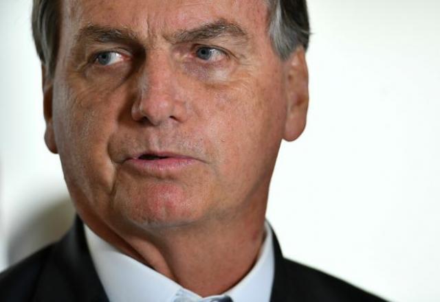 Bolsonaro pressiona presidente da Petrobras por preço do diesel