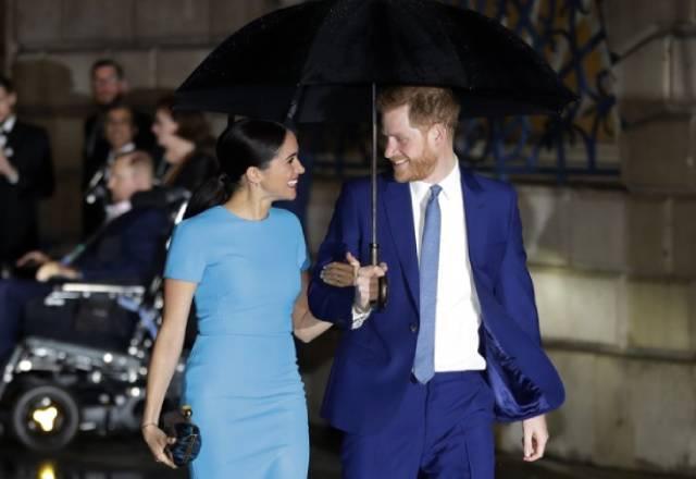 Harry e Meghan devolvem títulos e não voltarão aos deveres reais