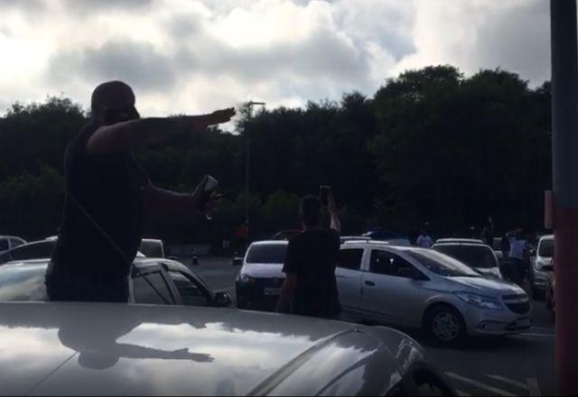 Motoristas da Uber e 99 protestam por reajuste de tarifas, no Rio