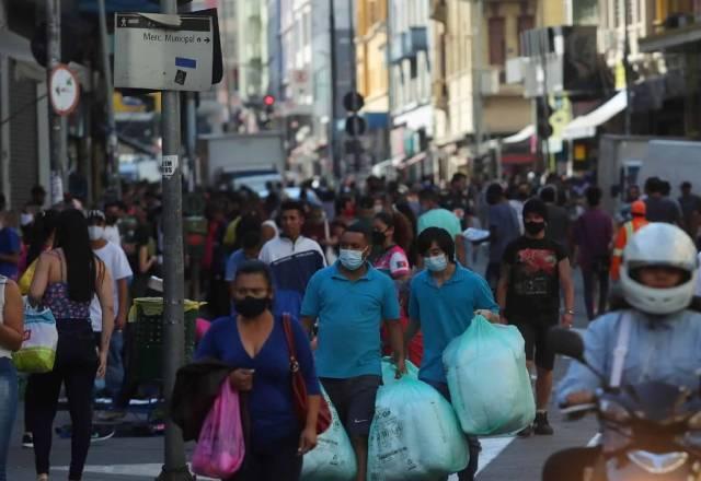 São Paulo regride para fase laranja e comércio fechará às 20h