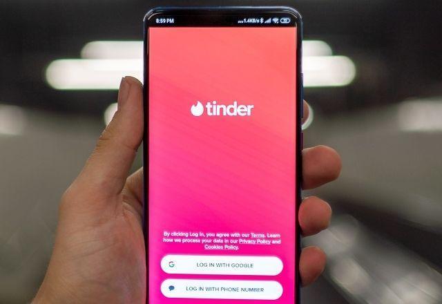 Tinder vai permitir que usuários verifiquem antecedentes criminais 