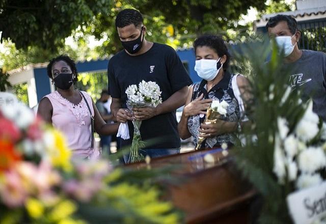 Mundo atinge marca de 3 milhões de mortes causadas pela Covid-19