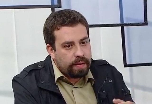 PF intima Guilherme Boulos por mensagem sobre Bolsonaro