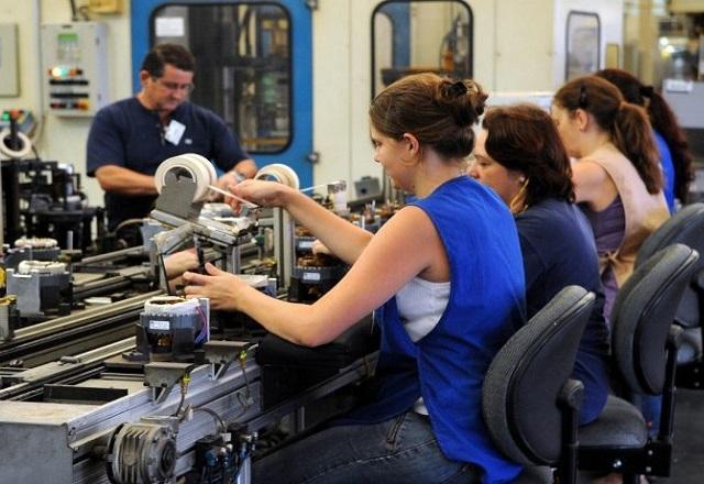 Brasil abre 184.140 vagas de emprego com carteira assinada em março