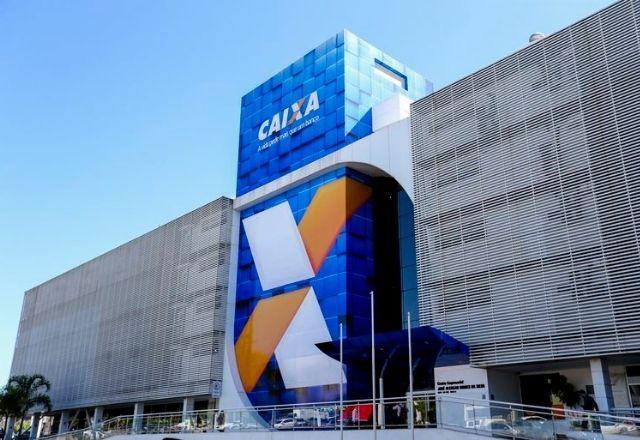 Auxílio Emergencial: Caixa libera saques para nascidos em abril