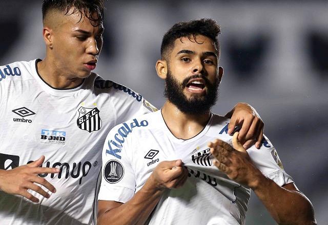 Pela primeira vez com Diniz, Santos vence Boca Juniors na Libertadores