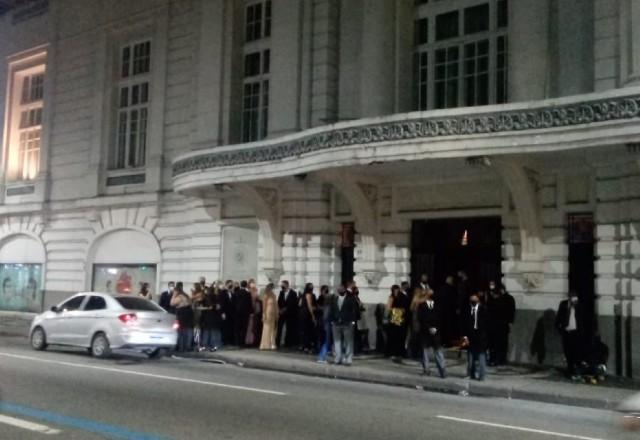 Copacabana Palace é multado em R$ 15 mil por promover festa de luxo