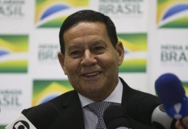 Aval do STF para operação contra Salles é indício forte de esquema, diz Mourão