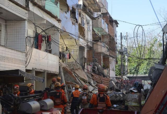 Bombeiros encerram trabalho de buscas na Comunidade Rio das Pedras