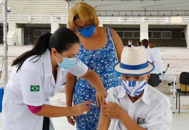 Casos de covid crescem em 63% das cidades em maio