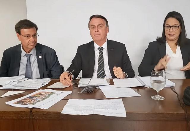 Há indícios "fortíssimos" de supernotificação de mortes, diz Bolsonaro