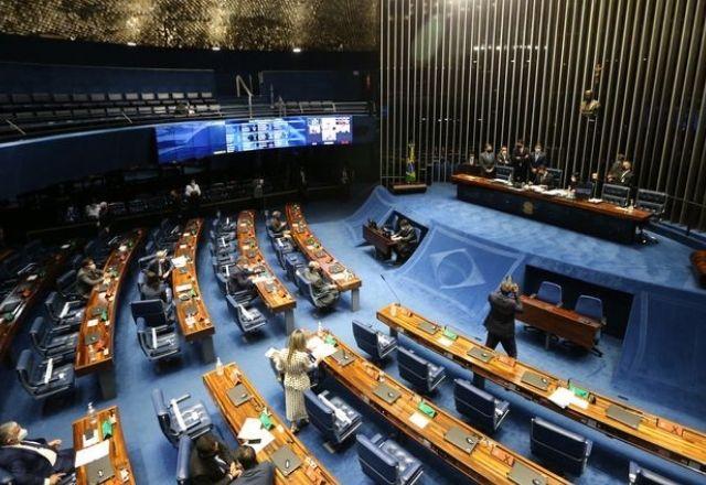 Senado aprova criação de certificado para imunizados contra covid-19