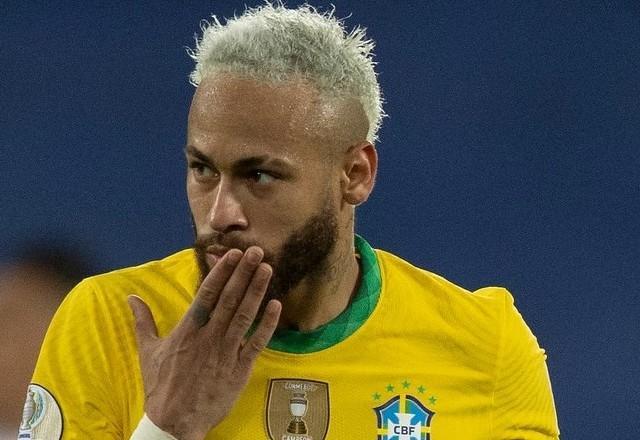 Neymar critica gramado do Engenhão: "Por favor, arruma o campo"