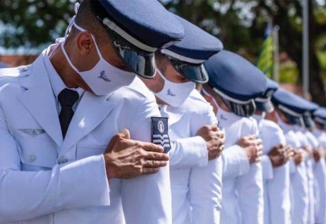 Bolsonaro participa de formatura de Sargentos da Aeronáutica