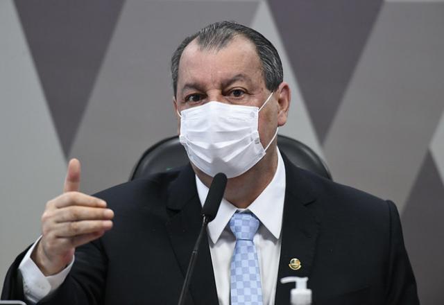 Aziz rebate e diz que Nise Yamaguchi é quem vai responder à Justiça