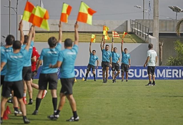 Árbitro argentino apitará jogo entre Brasil e Chile na Copa América