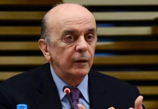 Senador José Serra coloca stent no coração e está em observação