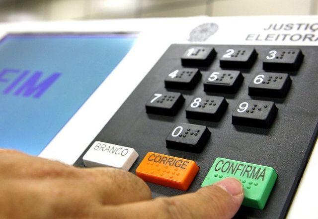 Pesquisa revela que 63,7% dos brasileiros confiam na urna eletrônica