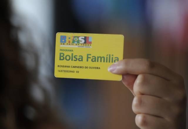 Beneficiários do Bolsa Família começam a receber 4ª parcela