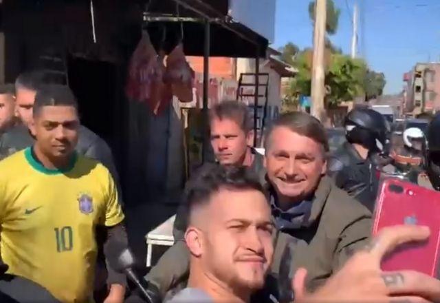 Bolsonaro passeia de moto na região do entorno de Brasília