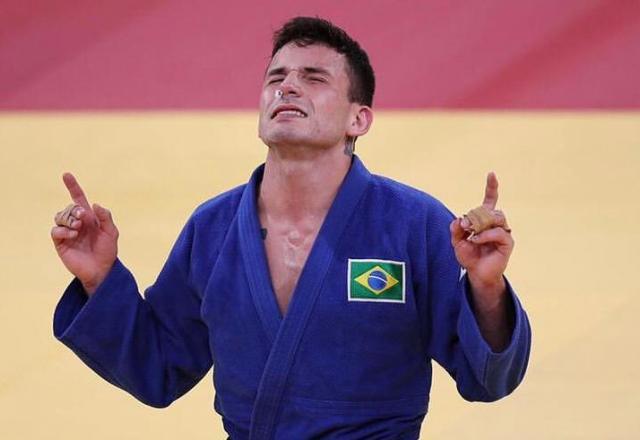 Cargnin conquista o bronze no judô, a segunda medalha brasileira nas Olimpíadas