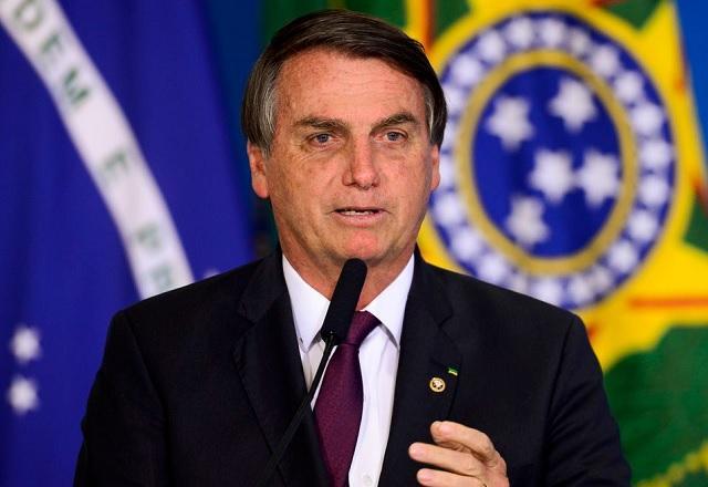 Bolsonaro veta PL que obriga cobertura de tratamento contra o câncer