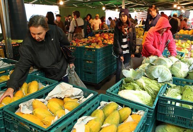 Onda de frio pode encarecer preços de frutas, hortaliças e café