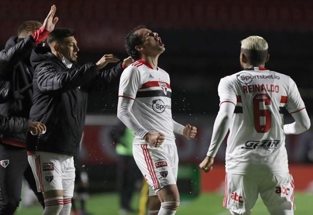 Pablo vibra com gol na vitória do São Paulo, e Zeca blinda Lisca no Vasco