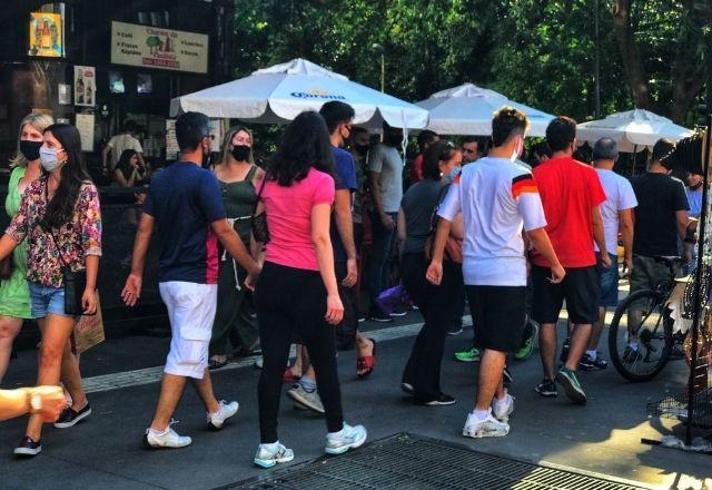 Flexibilização de medidas mantém uso de máscaras e distanciamento em SP