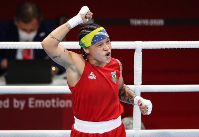 Bia Ferreira avança para as semifinais e garante medalha no boxe