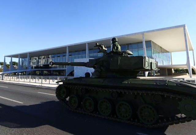 Imprensa internacional repercute desfile militar em Brasília