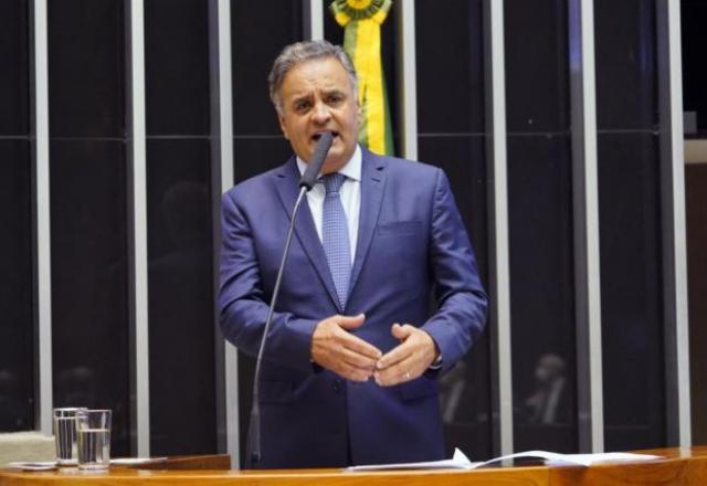 Aécio Neves é o único a se abster em discussão sobre voto impresso