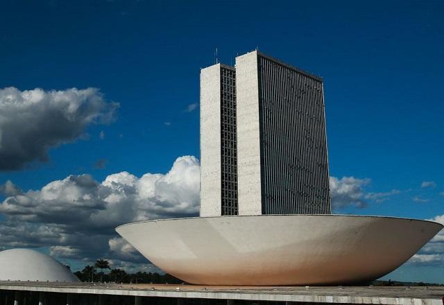 Políticos repercutem derrota da PEC do voto impresso